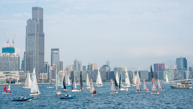 香港游艇会于今日(20 日)举行帆船香港环岛大赛，赛事由新鸿基公司赞助。公关提供图片