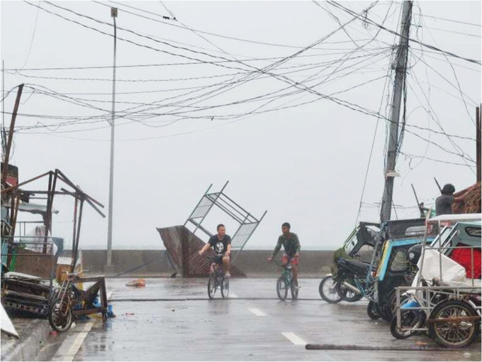 超强台风「天鹅」吹袭菲律宾，酿成至少4人死亡。AP图片
