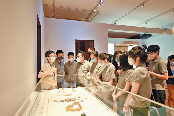 六十多名「更生先鋒領袖」學員，參觀香港故宮文化博物館。