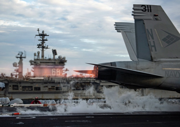 兩個美軍航空艦戰鬥群在南海演習。US Navy圖片