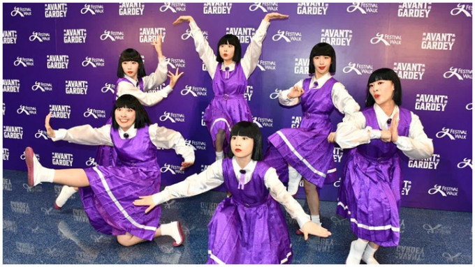  日本女子舞蹈團AVANTGARDEY 今日（5日）到又一城表演兩首大家熟悉的歌曲《今期流行》、《打雀英雄傳》及一首日本歌給現場觀眾。