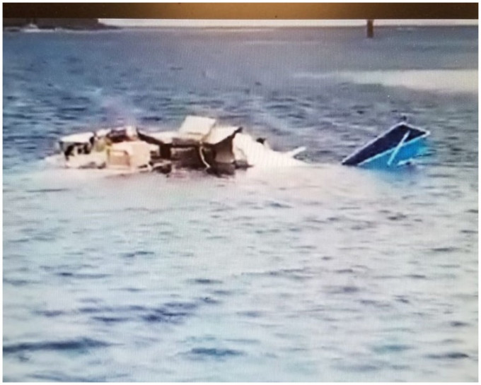 肇事小型机于一个渡假小岛起飞后不久堕海。网图