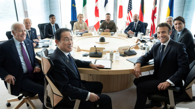 G7广岛峰会与会者合照。美联社