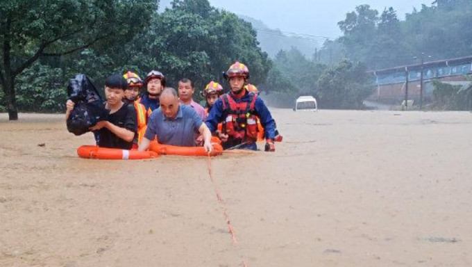 已达极端事件强度，福建武平特大暴雨，致4死2失踪。 央视截图