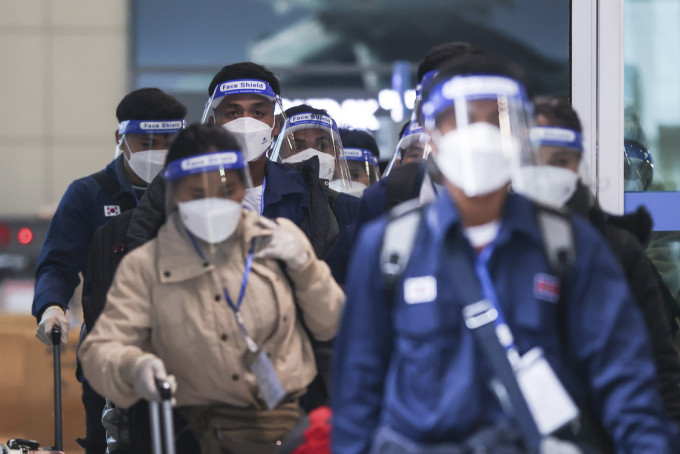 南韩出现4宗怀疑感染Omicron个案，患者包括一对由尼日利亚入境的南韩夫妇。AP资料图片