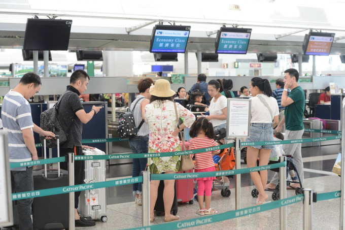 上月客运增幅主要受到访港旅客和本港居民外游人数上升所带动。资料图片