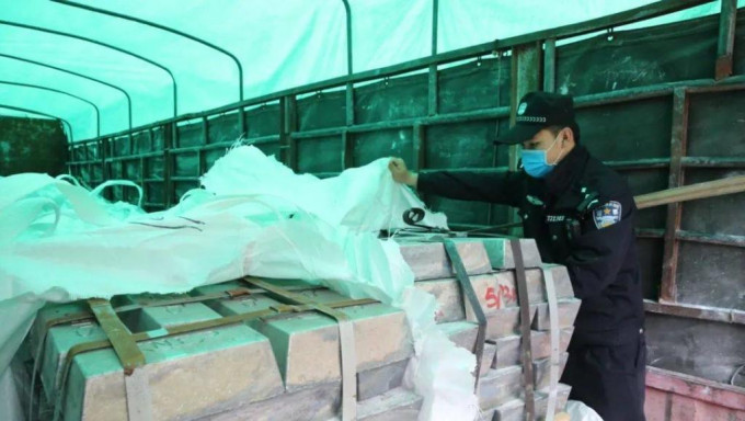 南宁海关缉私局指，本案走私的矿石量超过8183吨。资料图片