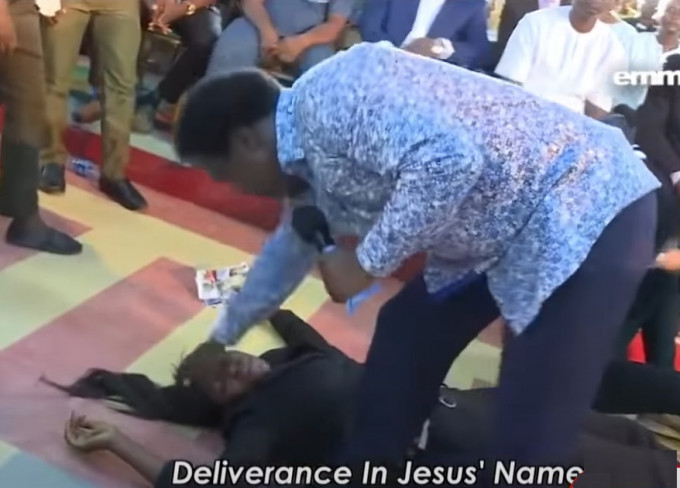 尼日利亚教会创办人约书亚在过去几年发布多条「治疗」同性恋片段，违反了YouTube守则。影片截图