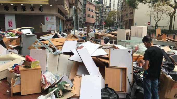 澳门街头充满垃圾。网民吴恺悠图片‎