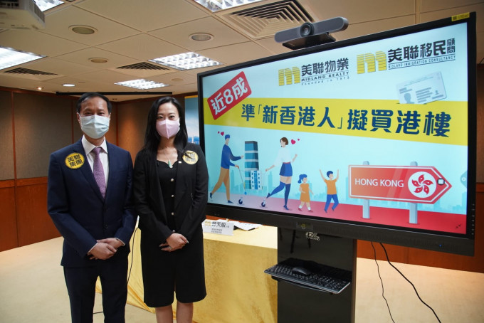 美聯布少明(左)稱，內地人購買香港樓，最關注的是資金調配。