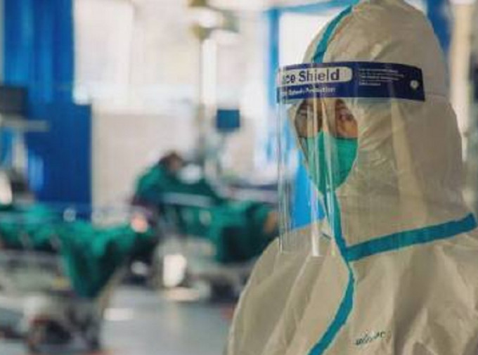 武漢醫療物資短缺，前線醫護人員抗疫緊張。網上圖片