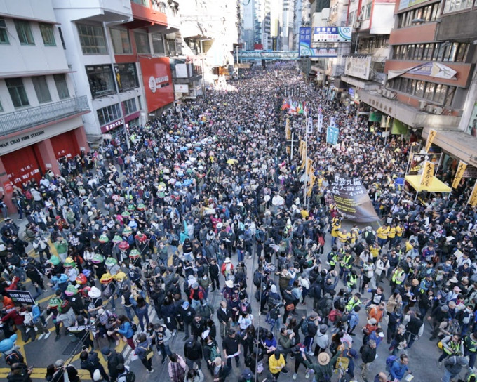 網民在去年12月8日發起大遊行。 資料圖片