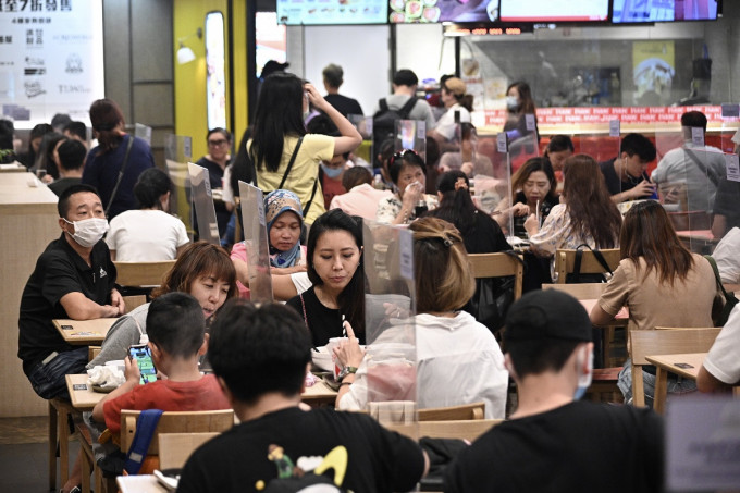 田北辰称，政府最快本月中宣布，使用「安心出行」扩展至B类食肆。资料图片