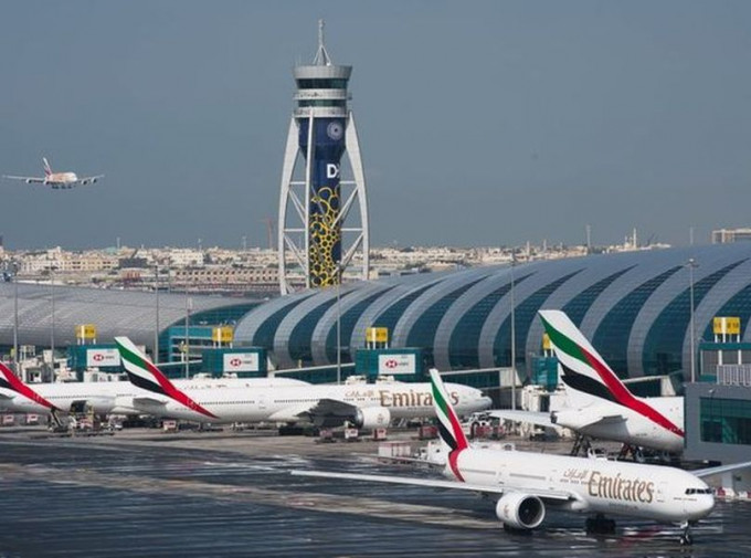該批旅客乘搭阿聯酋航空航班由杜拜抵港。AP資料圖片