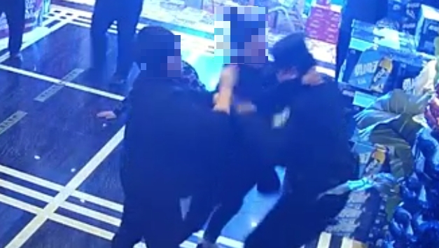 警員到場處理時被襲擊。