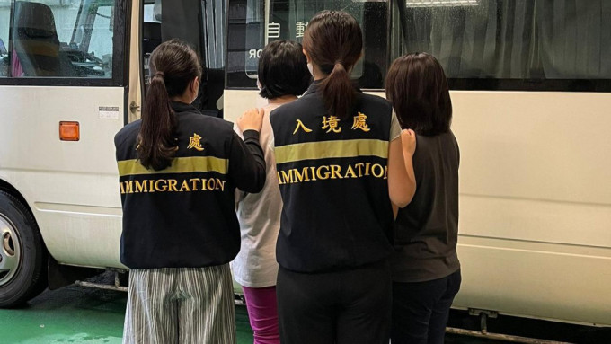 入境處拘捕懷疑非法勞工。