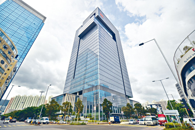 九龍灣高銀金融國際中心，大股東潘蘇通持有過半數權益。