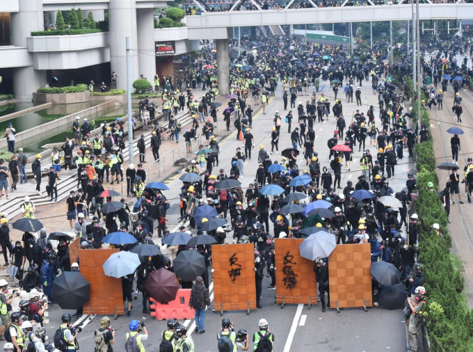 大律师公会于本月25日召开大会，就香港正面临危机讨论。 资料图片
