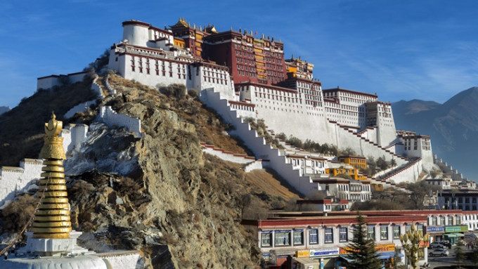 西藏自治區指疫情期間援藏抗疫者，可享終身旅遊免門票待遇。iStock示意圖