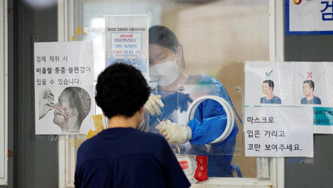 南韓過去一日新增9,528宗新冠肺炎確診個案。AP圖片