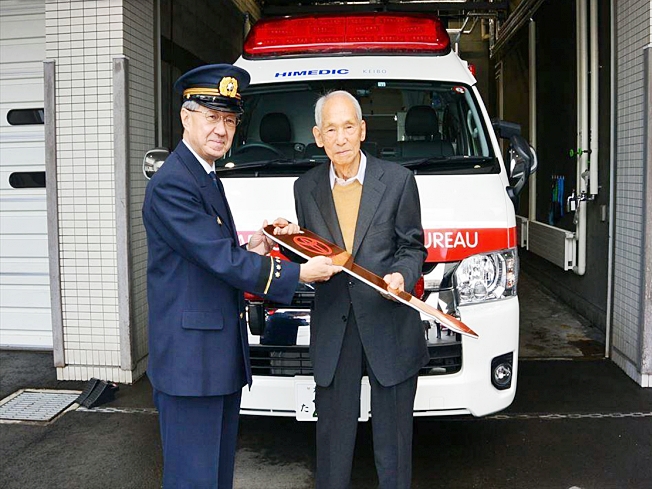 岩橋義正藉捐贈救護車，報答醫護人員救命之恩。網上圖片