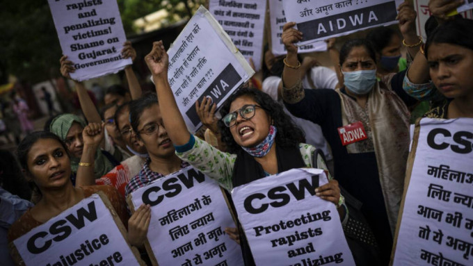 大批妇女团体在首都新德里示威抗议。AP图片