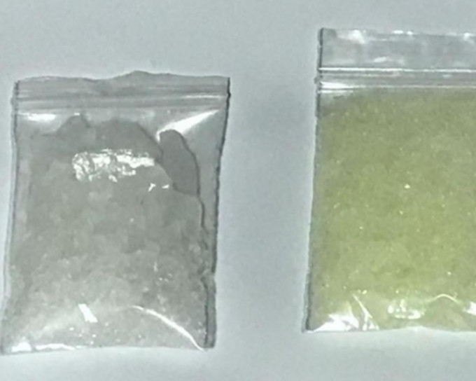 警油麗邨反毒，檢1.4萬元毒品。警方圖片