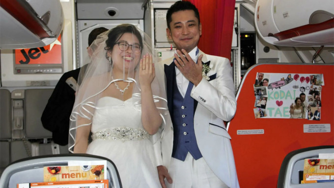 日本一對新人在廉航捷星航空上舉行空中婚禮。