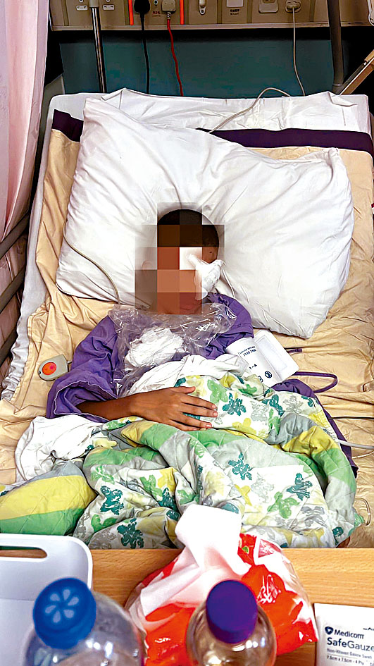 13岁穆斯林男童眼睛严重受伤，须进行手术修复。