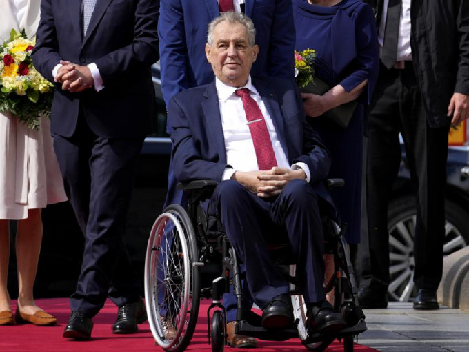 捷克总统泽曼日前入院，据指他不能够在短期内康复和处理政务。 （美联社）
