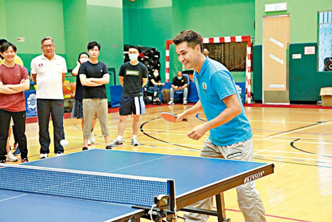 陳展鵬身為「前港隊成員」，在明星乒乓球賽中勝出亦算順理成章。