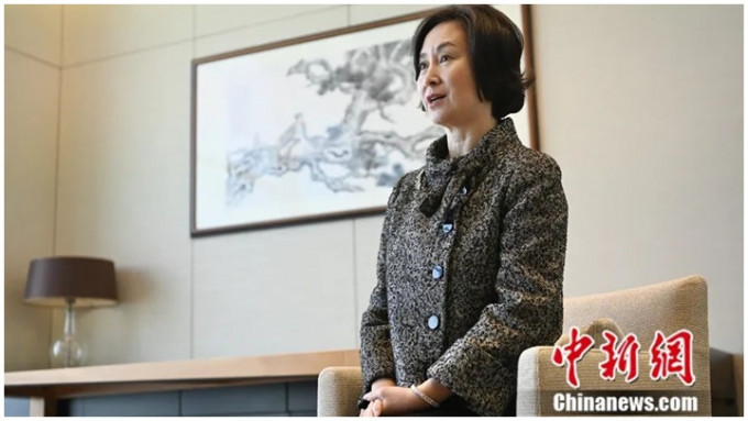 何超瓊接受《中國新聞網》訪問，罕有談及自己是何鴻燊女兒這個標籤。《中新網》圖片