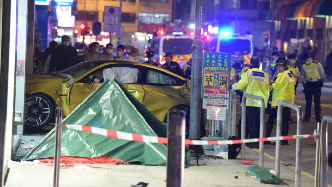 涉事私家车冲上行人路，造成2人死亡。资料图片