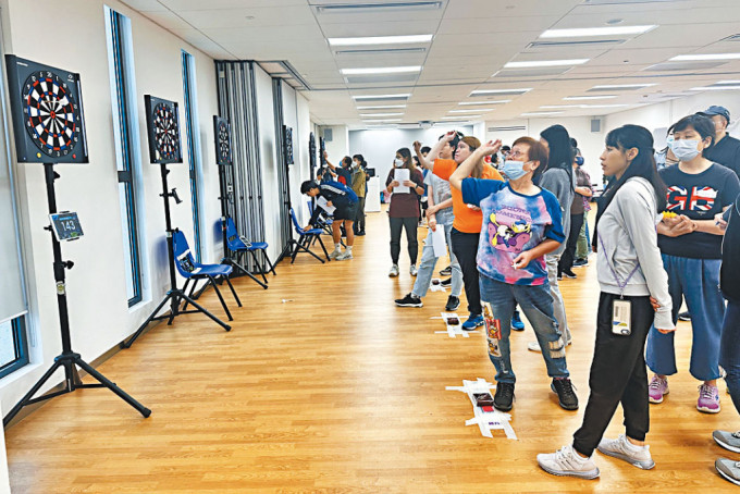 香港都會大學學生事務處與香港盲人體育總會，日前首度合辦「傷健共融飛鏢大賽2023」。