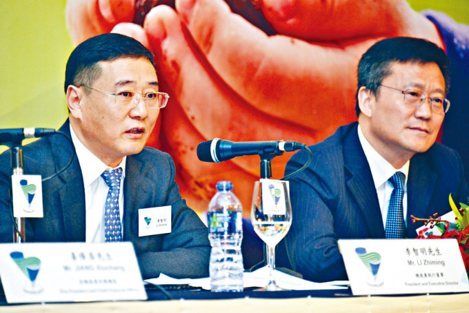 國藥控股主席李智明（左）。