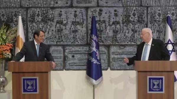 赛浦路斯总统阿纳斯塔西亚迪斯（左）与以色列总统里夫林(右)。以色列政府新闻办公室图片