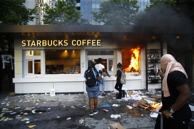 星巴克早前在骚乱中被大肆破坏。AP资料图片