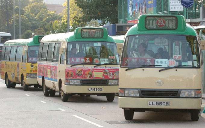 警方明日起針對的士、小巴等公共車輛行車安全，進行為期5日的全港執法行動。
