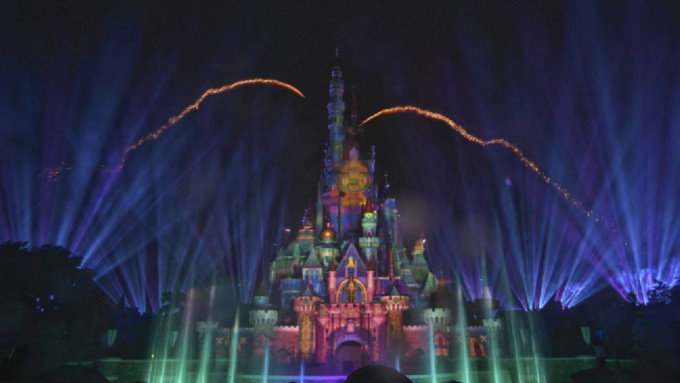 迪士尼乐园城堡烟花12.2至12.5暂停。资料图片