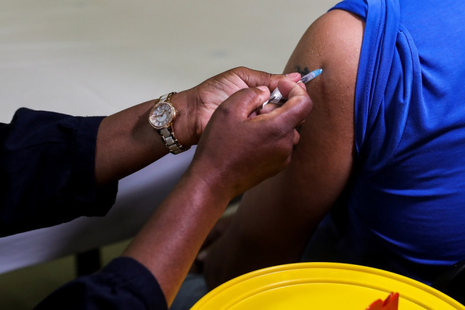半數Omicron病例出現在非洲，令疫苗需求大增。REUTERS圖片