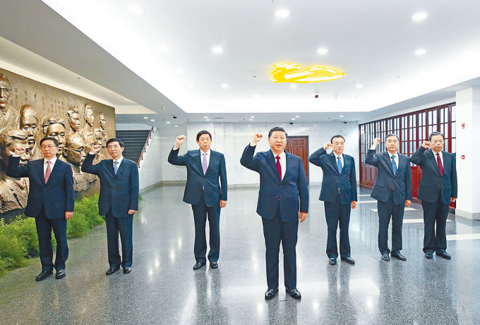 ■習近平日前在上海中共一大會址紀念館，帶領其他中共中央政治局常委一起重溫入黨誓詞。