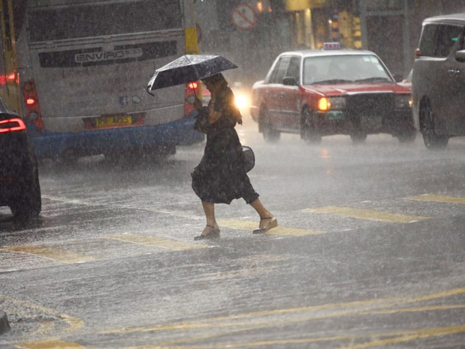 天文台预测，未来两三天间中有大骤雨及狂风雷暴。 资料图片