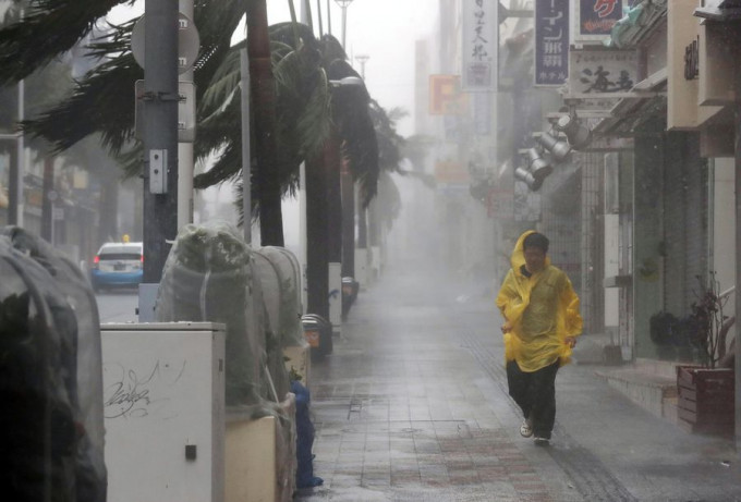 強颱風「潭美」今日吹襲日本沖繩。