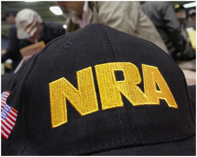 有生还学生批评美国总统特朗普与全国步枪协会（NRA）关系密切。AP