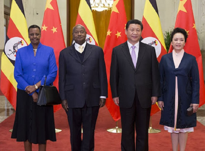 中國與烏干達關係良好，圖為習近平與烏干達領導人合照。新華社