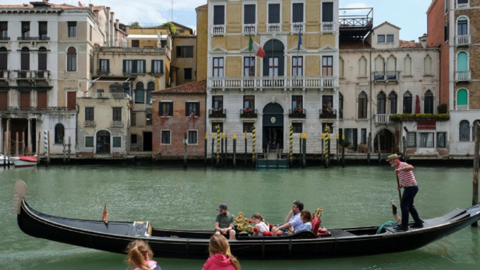 威尼斯有2名外国游客涉嫌偷走一艘「贡多拉」凤尾船。路透社资料图片