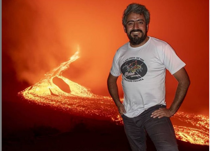 危地馬拉會計師加西亞趁當地火山爆發，利用熔岩製作薄餅。pizzapacayadedavid
 instagram圖片