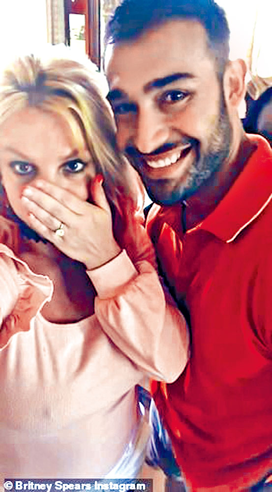 刚宣布跟Sam订婚的Britney暂删除社交网，指想休息一下。