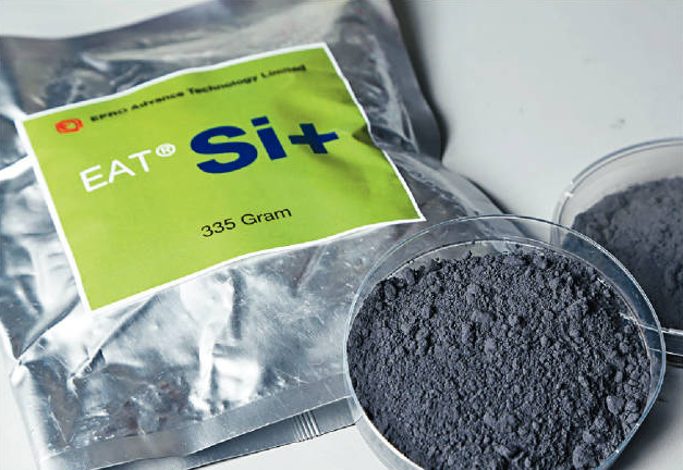 EAT宣布開發的多孔矽材料稱為「Si+」，可按需從水源產生超純氫氣，亦可用易於傳輸固態氫氣生產材料。