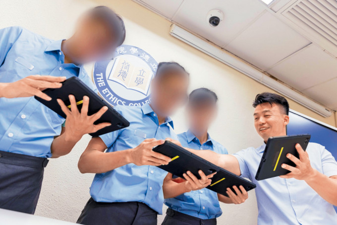 ■懲教署於今年10月下旬設立「立德學院」，讓成年在囚人士修讀全日制的教育課程。